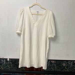 BB Dakota Cream V-Neck Blouse